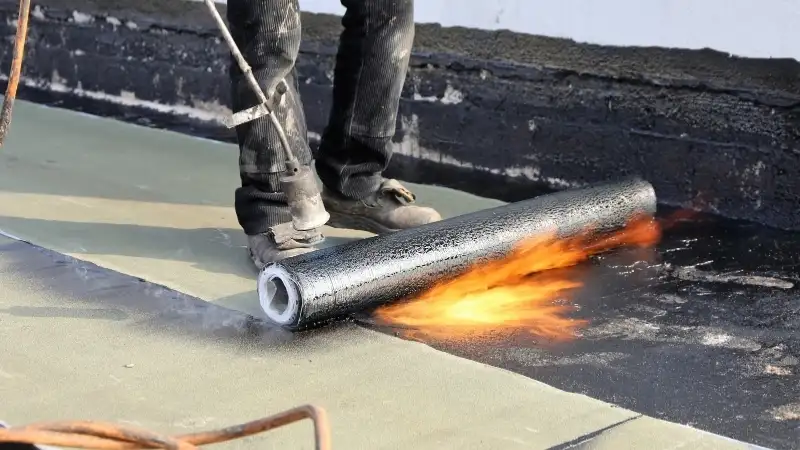 Thi công chống thấm nhà vệ sinh bằng màng khò nóng/lạnh