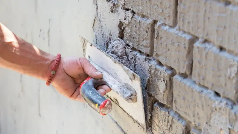 Trát tường lạnh là kỹ thuật hoàn thiện bề mặt tường bằng vữa chuyên dụng