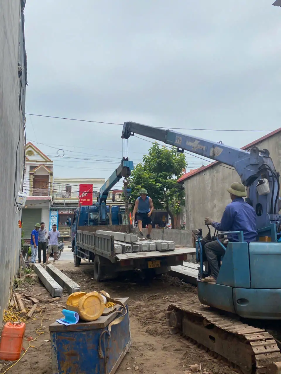 Công Tác Ép Cọc Bê Tông Cốt Thép Nhà Phố 3 Tầng Tại Hưng Yên