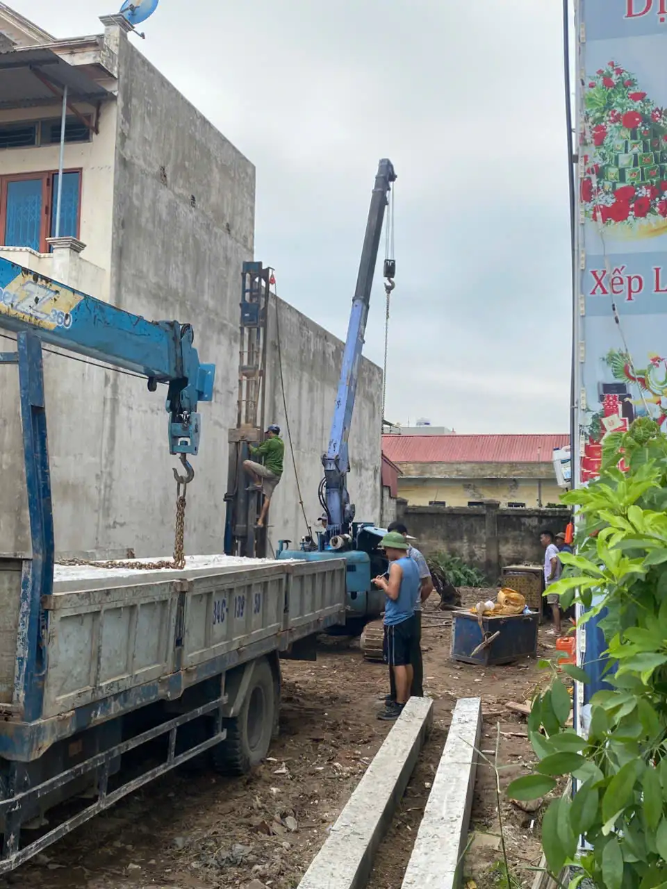 Công Tác Ép Cọc Bê Tông Cốt Thép Nhà Phố 3 Tầng Tại Hưng Yên
