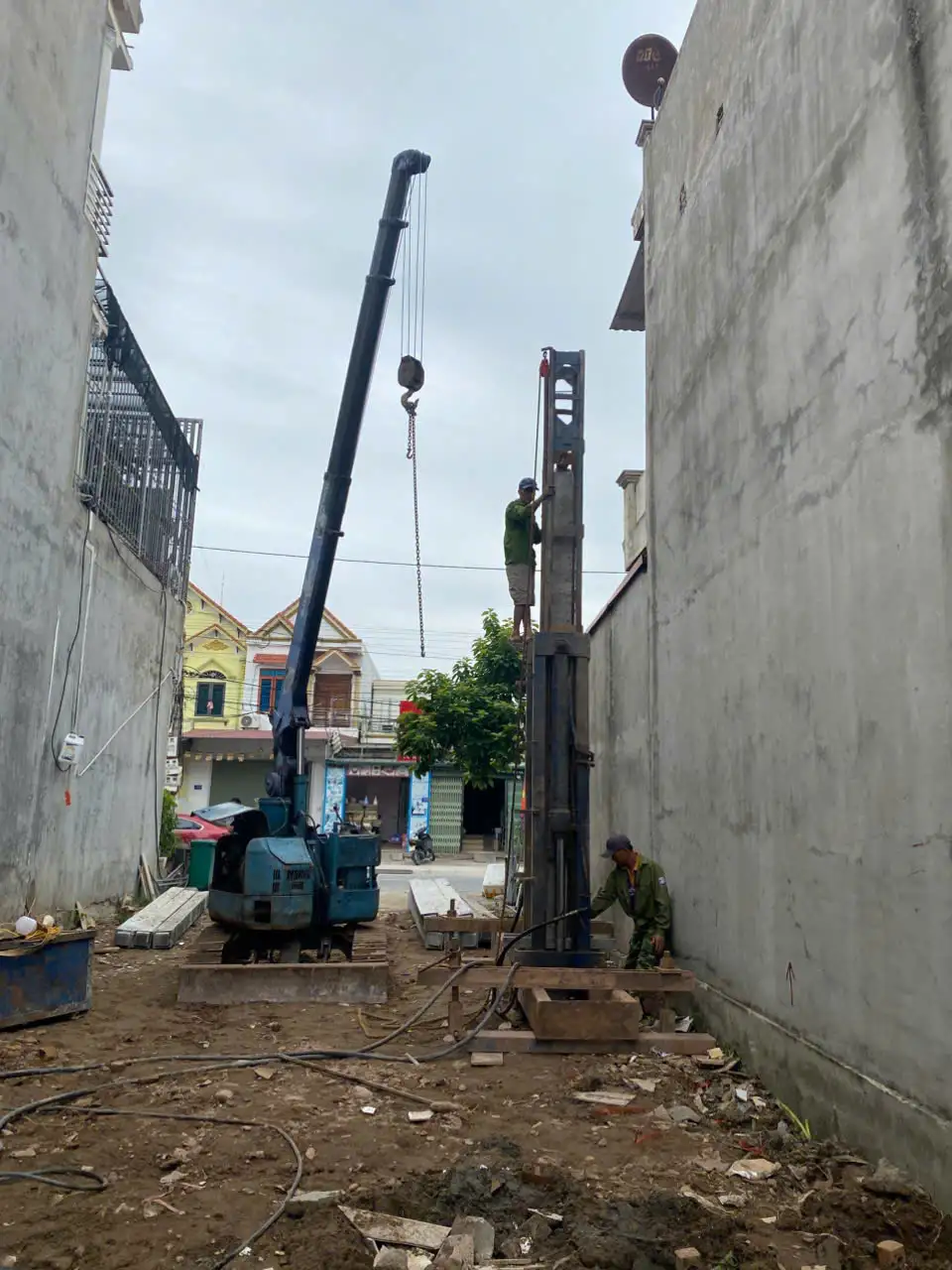 Công Tác Ép Cọc Bê Tông Cốt Thép Nhà Phố 3 Tầng Tại Hưng Yên