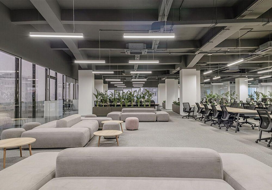 Thiết kế văn phòng 150m² với không gian làm việc mở, phòng họp kính và khu tiếp khách hiện đại