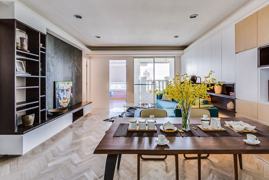 Thiết kế nội thất căn hộ 2 phòng ngủ diện tích 70m² với không gian mở giữa phòng khách, bếp và bàn ăn