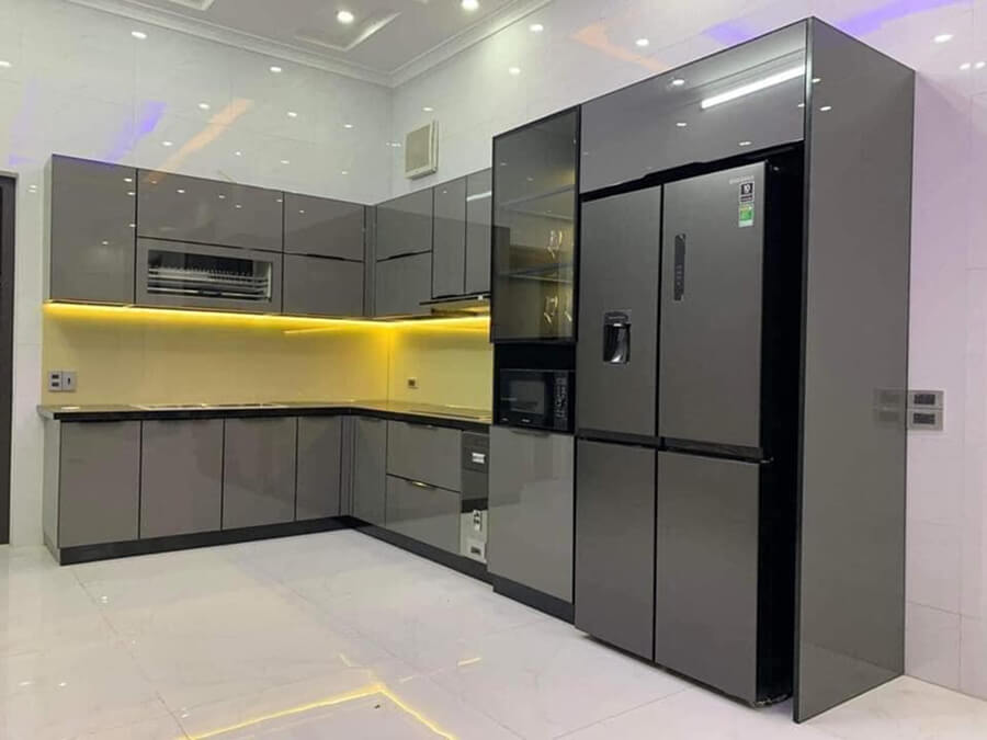 Thiết kế bếp bằng inox toàn phần, chống gỉ sét tốt, phù hợp với môi trường ẩm ướt và khí hậu nóng ẩm
