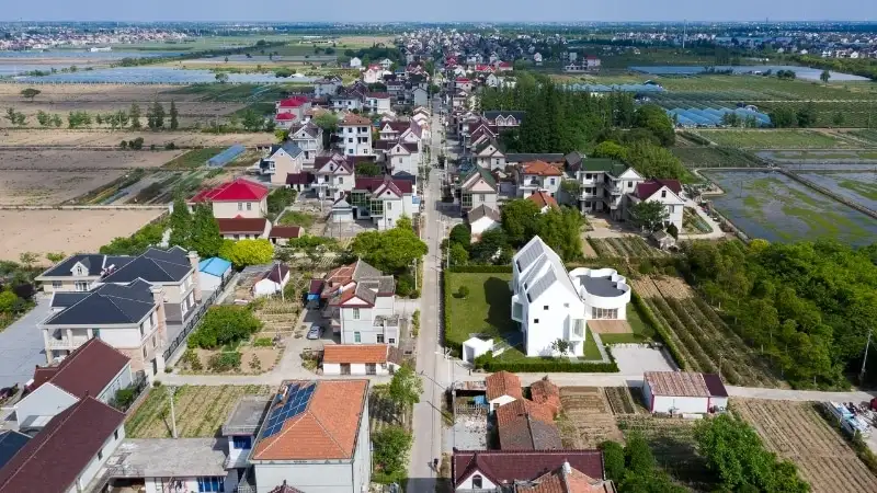 Đất ở đô thị gồm đất xây nhà, công trình phục vụ sinh hoạt, vườn, ao