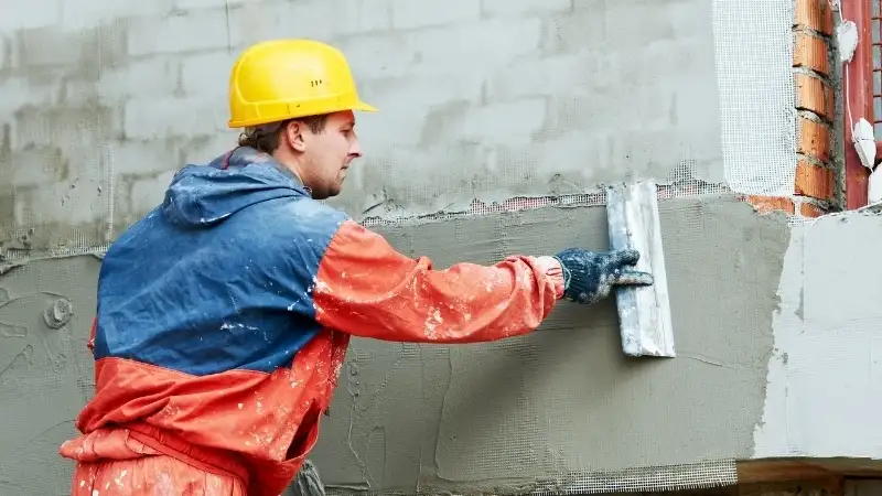 Chi phí trát tường được tính theo tổng diện tích bề mặt tường cần thi công